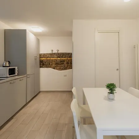 Duplex Trastevere With Courtyard Apartment
