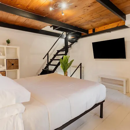 Duplex Trastevere With Courtyard *