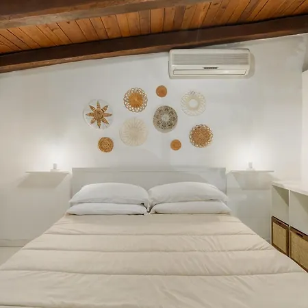 Duplex Trastevere With Courtyard * Rzym