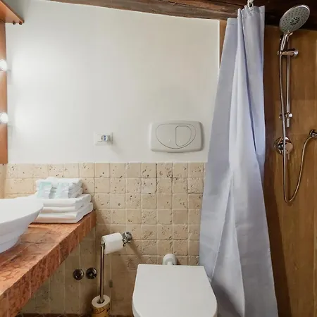 Duplex Trastevere With Courtyard * Rzym