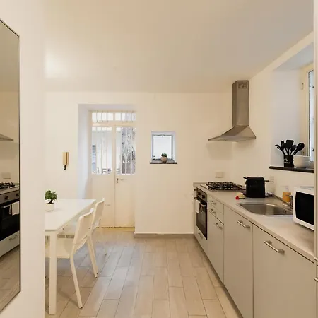 Duplex Trastevere With Courtyard Apartament *