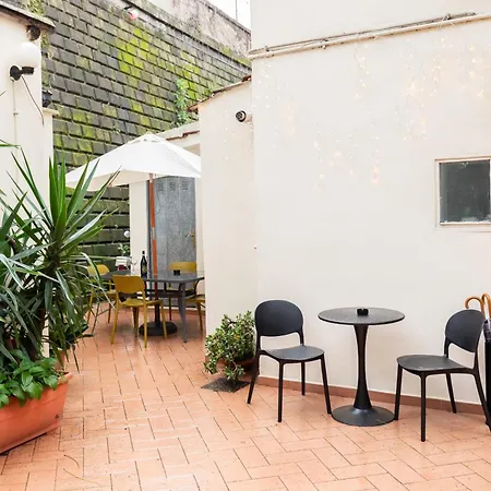 Duplex Trastevere With Courtyard Rzym