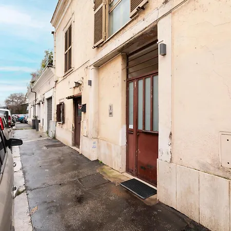Duplex Trastevere With Courtyard
