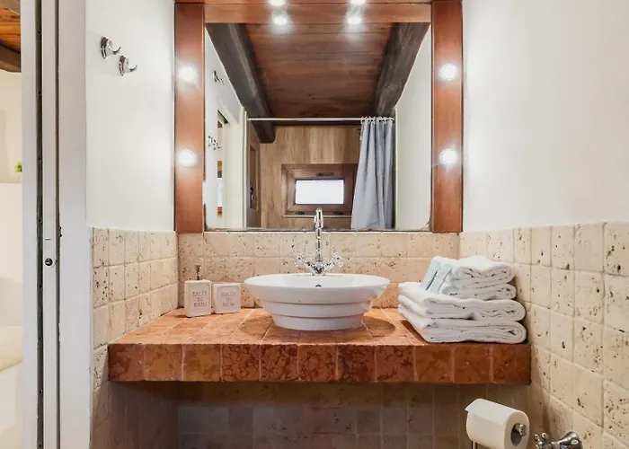 Apartment Duplex Trastevere With Courtyard Rome