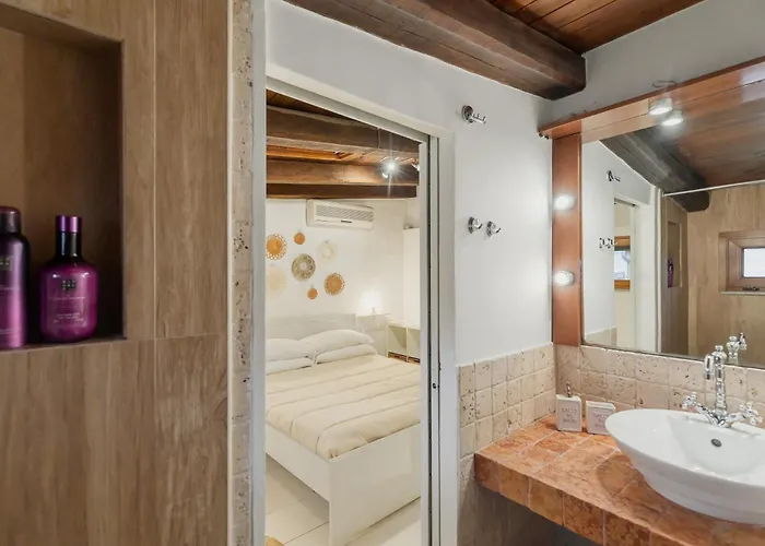 Duplex Trastevere With Courtyard Apartment