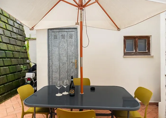 Duplex Trastevere With Courtyard Apartment