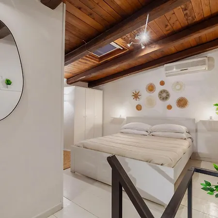 Duplex Trastevere With Courtyard * Ρώμη