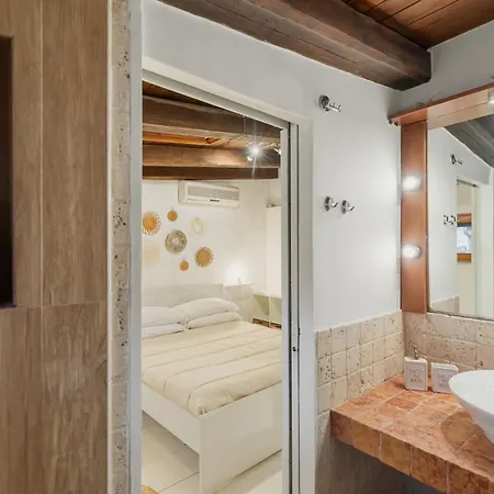 Duplex Trastevere With Courtyard Apartment