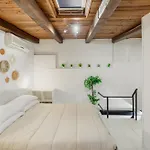 Duplex Trastevere With Courtyard Apartmán