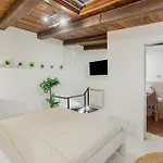 Duplex Trastevere With Courtyard *