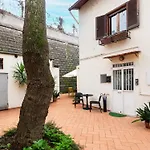 Duplex Trastevere With Courtyard Apartmán Řím