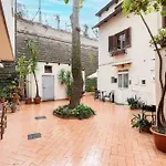 Duplex Trastevere With Courtyard Apartmán Řím