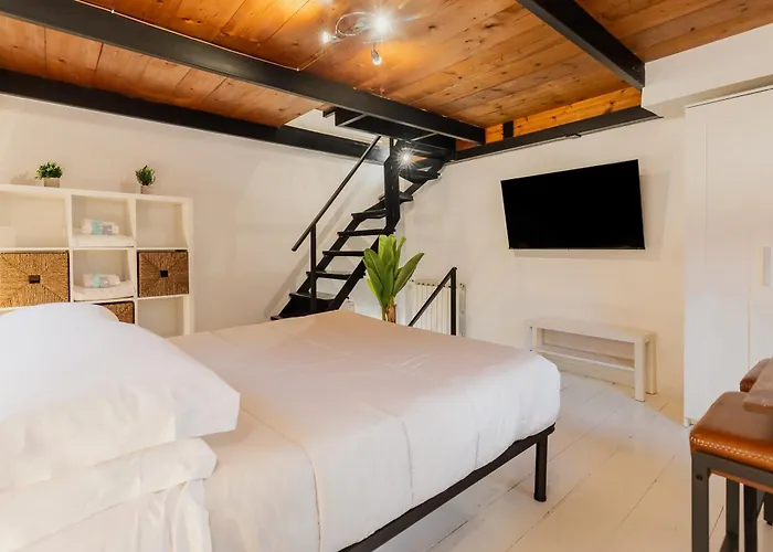 Duplex Trastevere With Courtyard *