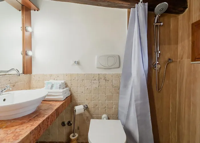 Duplex Trastevere With Courtyard * רומא