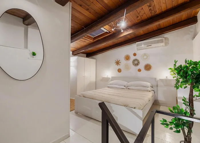 Duplex Trastevere With Courtyard * Roma