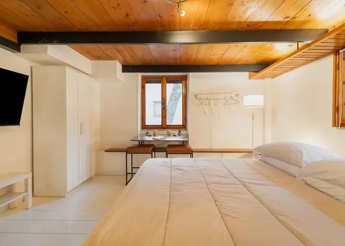 Duplex Trastevere With Courtyard